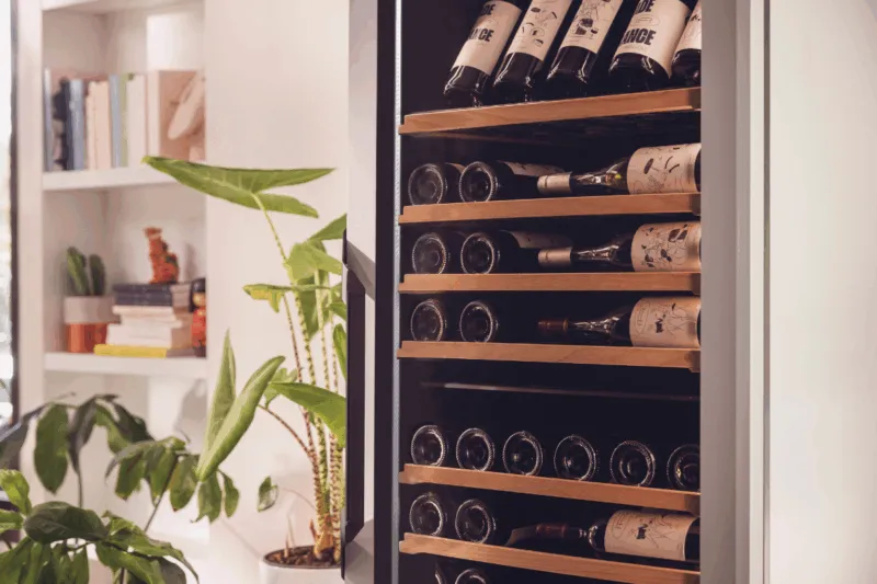 white goguette large close up